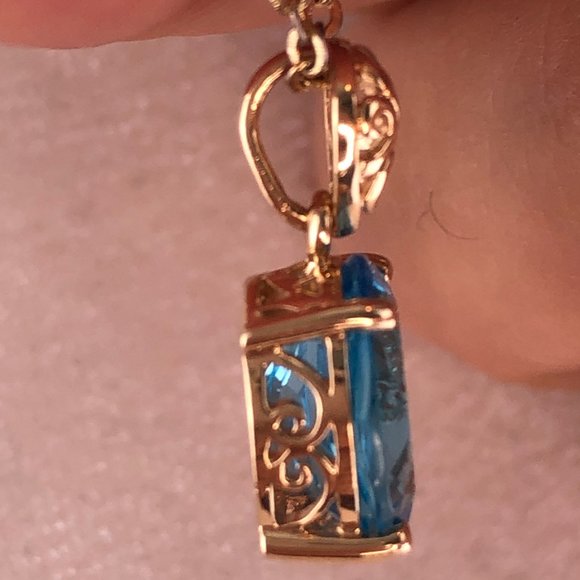 NEW - Macy's 14KT Solid Gold Genuine Oval Blue Topaz Pendant Glamcore Sparkly - Picture 9 of 17
